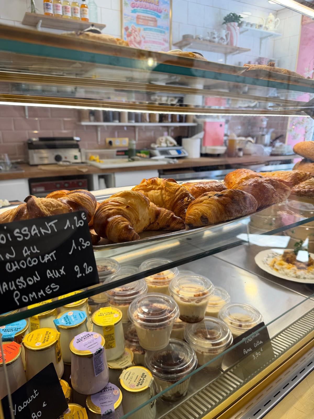 Croissants pâtisseries maison Chez Loute