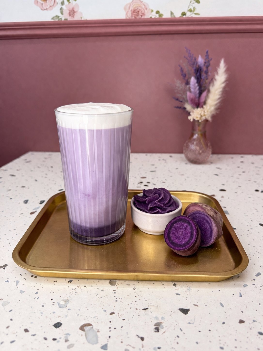 Ube latte signature coffee shop Chez Loute Villeneuve-Loubet